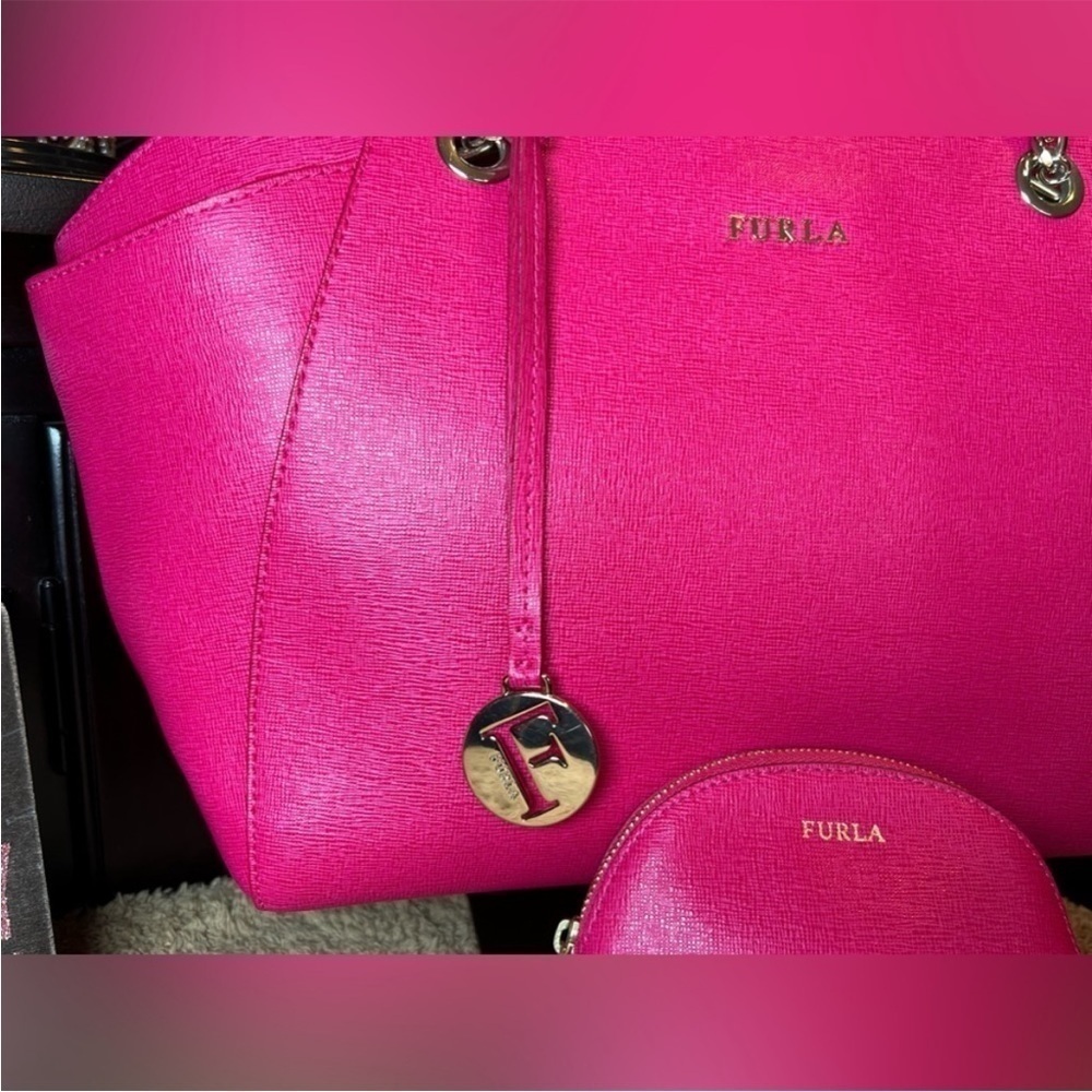 Furla Julia Tote Shoulder Bag with Matching Zip Pouch in Barbie Pink Leather EUC - Picture 8 of 16